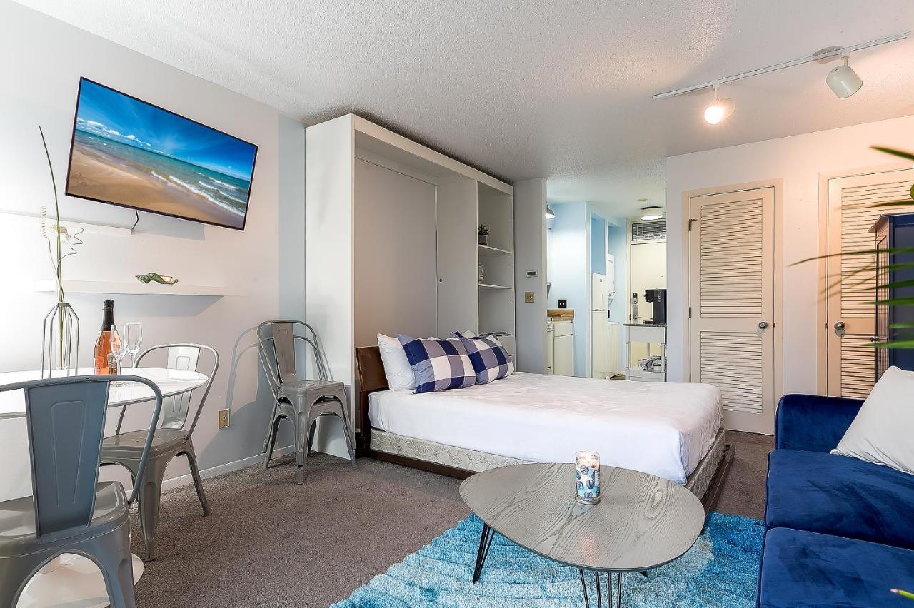 Beautiful Lake View Studio Condo At The Shores ทราเวิร์สซิตี้ ภายนอก รูปภาพ